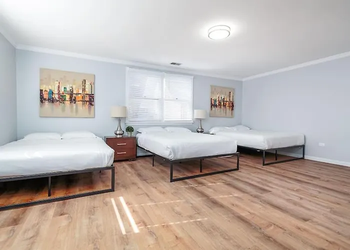 Beautiful Remodeled Penthouse Unit In Old Town